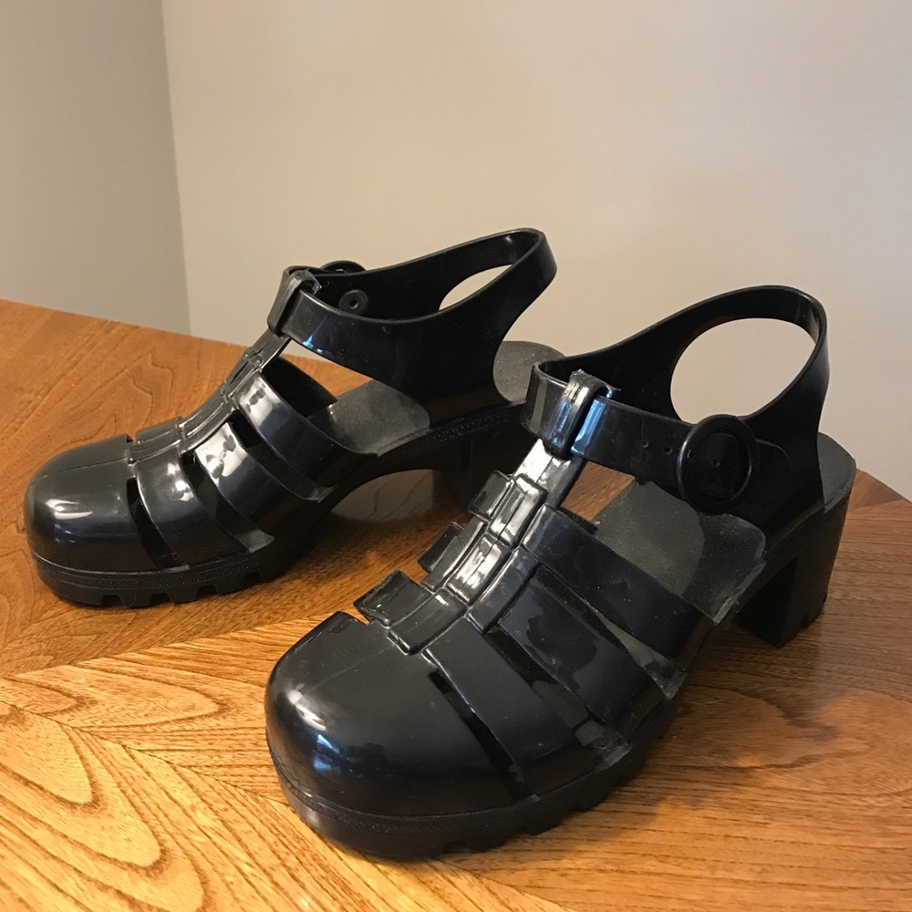 Super hip black jelly sandals